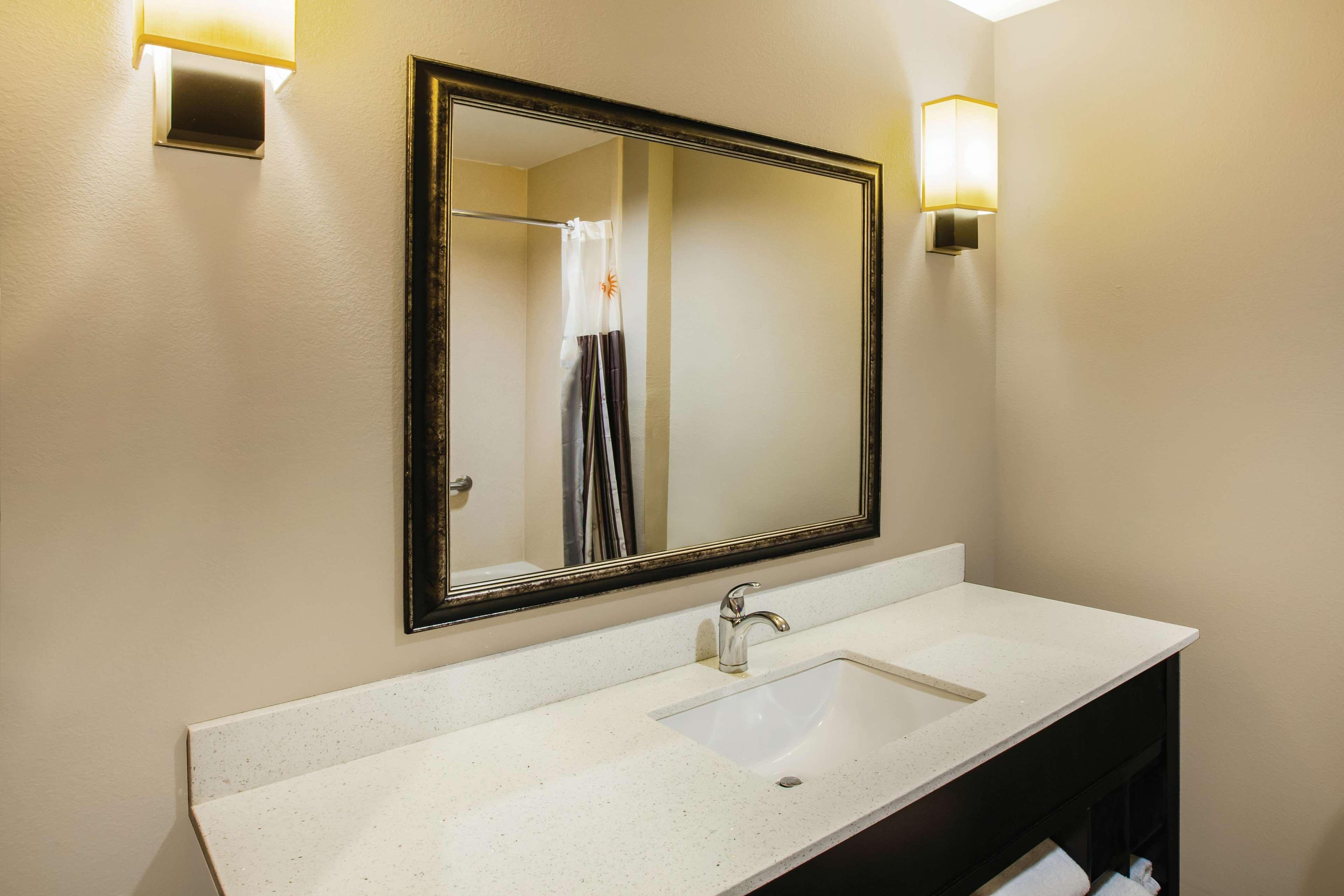 La Quinta By Wyndham Baton Rouge Hotel